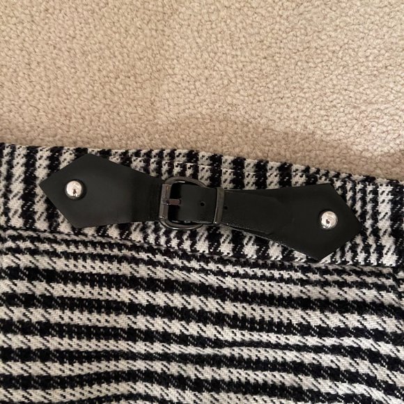 White & Black Zara mini skirt- size Small - Picture 2 of 3